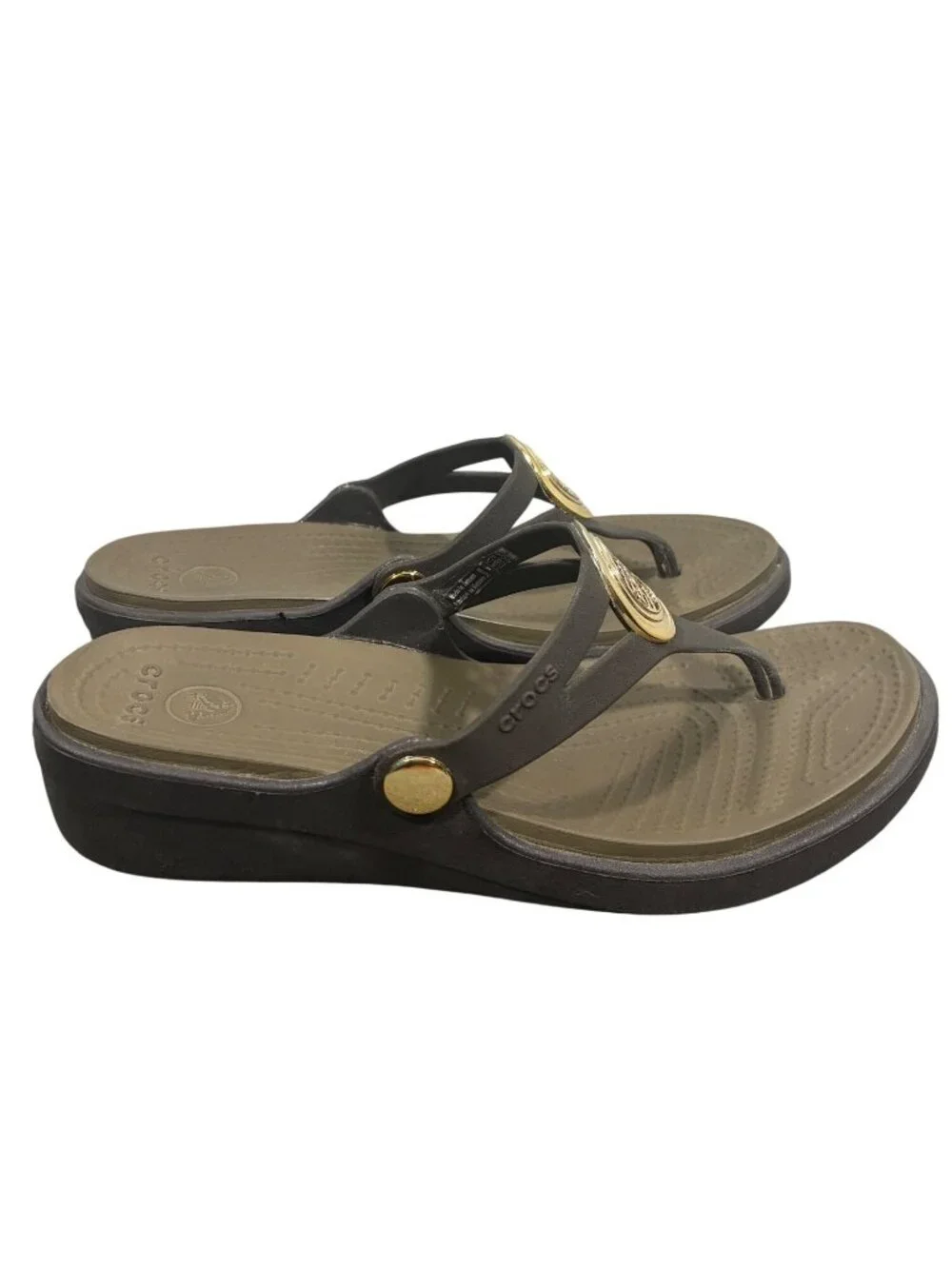 Crocs Sanrah Sandals Size 6 Brown thong Wedge With Gold Circle Medallion